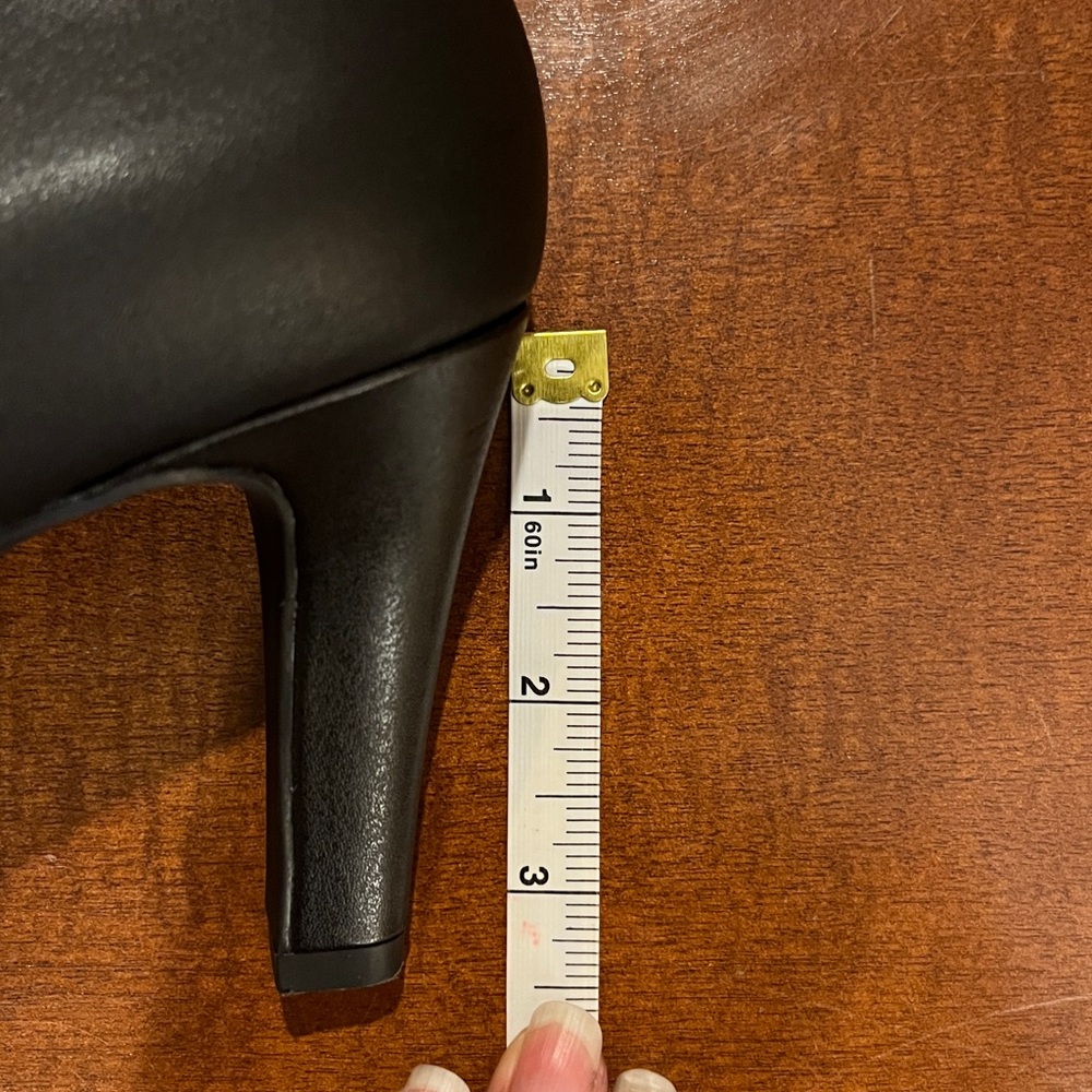 Clarks Ultimate Comfort heels/ pumps. Cushioned insole, arch support. Black. 9 - Picture 14 of 15